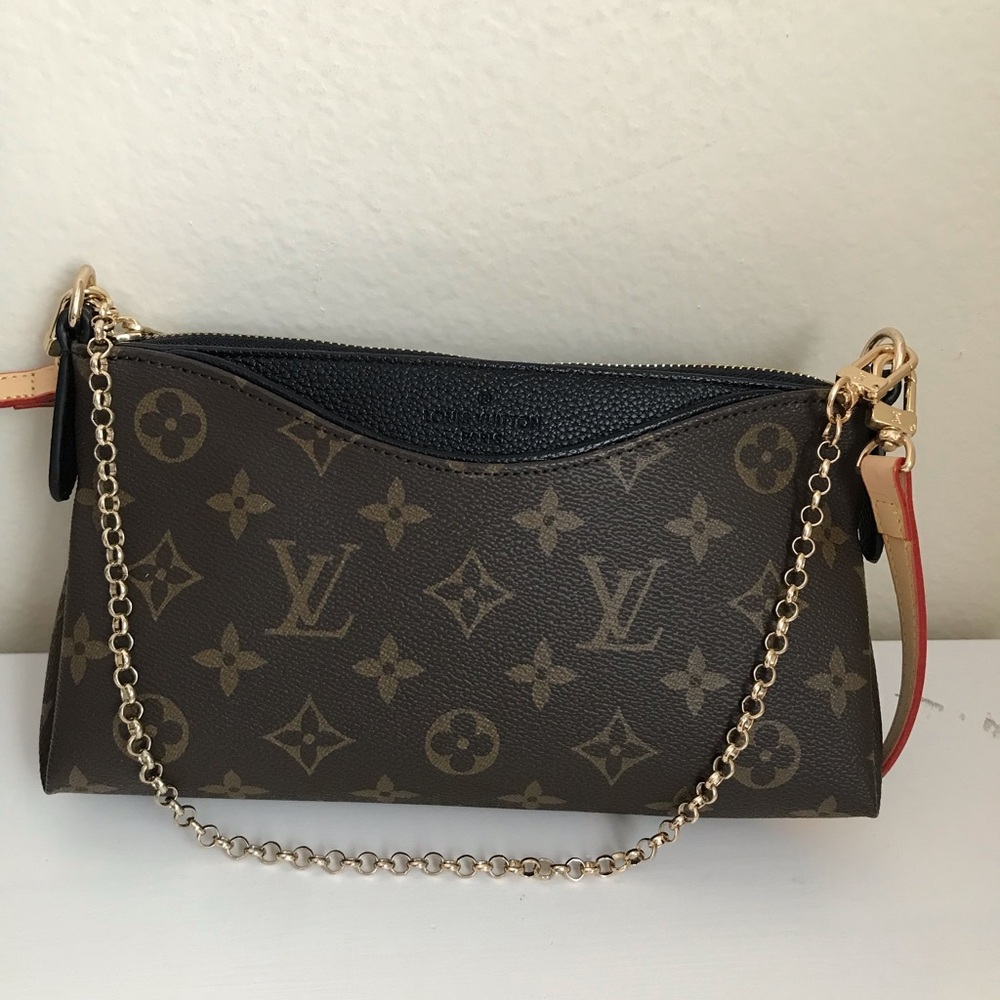 Crossbody camera brown handbag